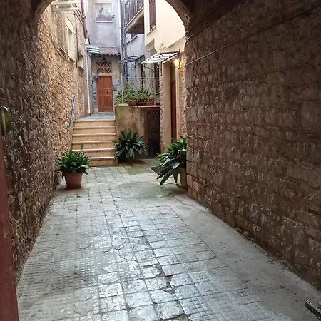 Piazza Dei Leoni
