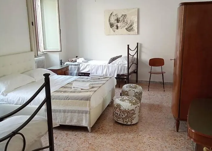 Piazza Dei Leoni Sezze